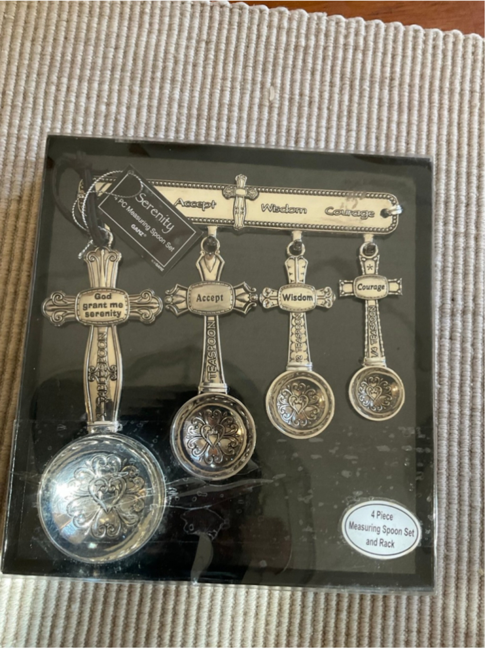 New GANZ Serenity 4 Piece Measuring Spoon Set with Rack